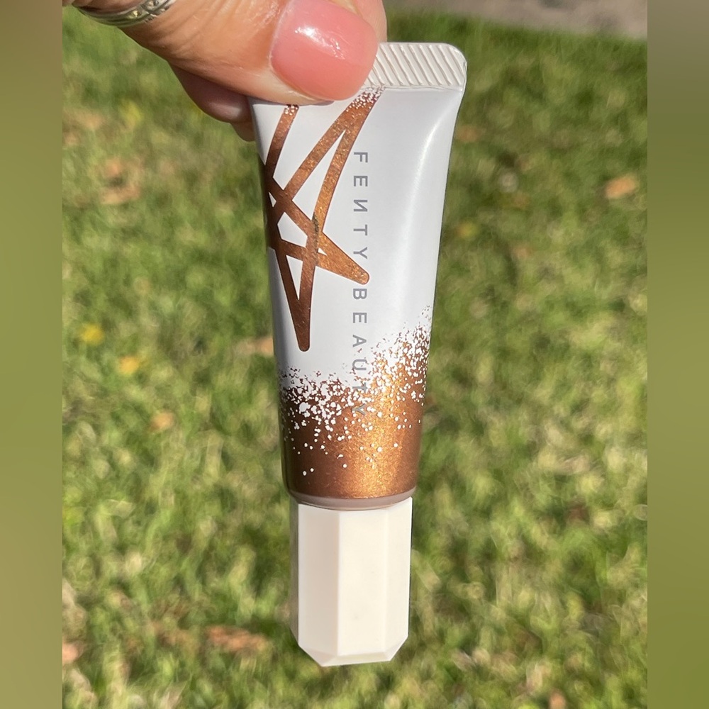 FENTY BEAUTY Killawatt Freestyle Highlighter In Butta Brownie - Picture 7 of 10